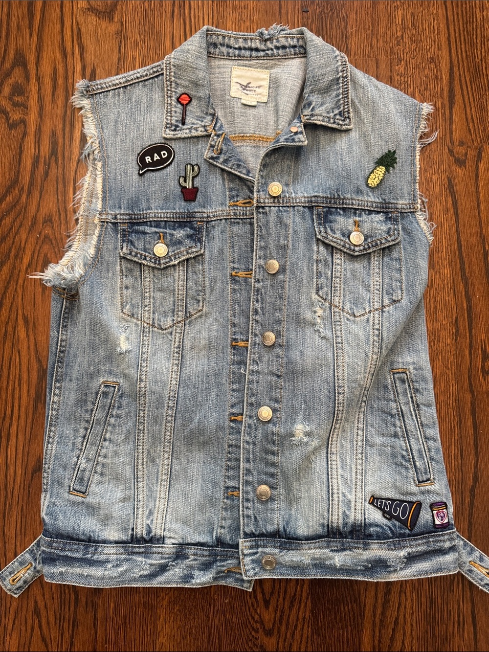 🤪🤪 AMERICAN EAGLE Light Wash Denim Vest with Fun Patch Details - Kids Jacket